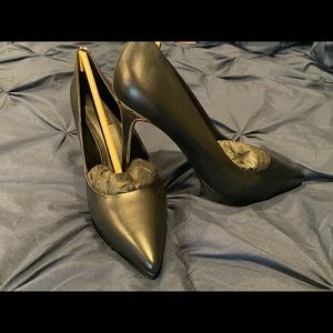 **NIB** DKNY Lexi 100 Black Pumps sz10